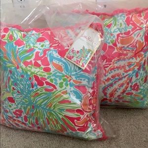 Lilly Pulitzer Indoor/Outdoor Pillow in Plastic!
